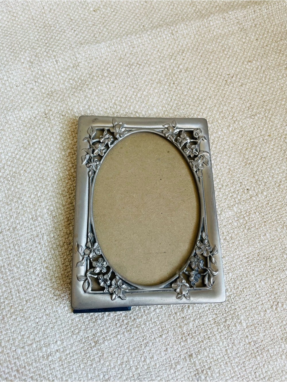 Vintage Classic Pewter Silver Floral Oval Photo Frame 3x5"
